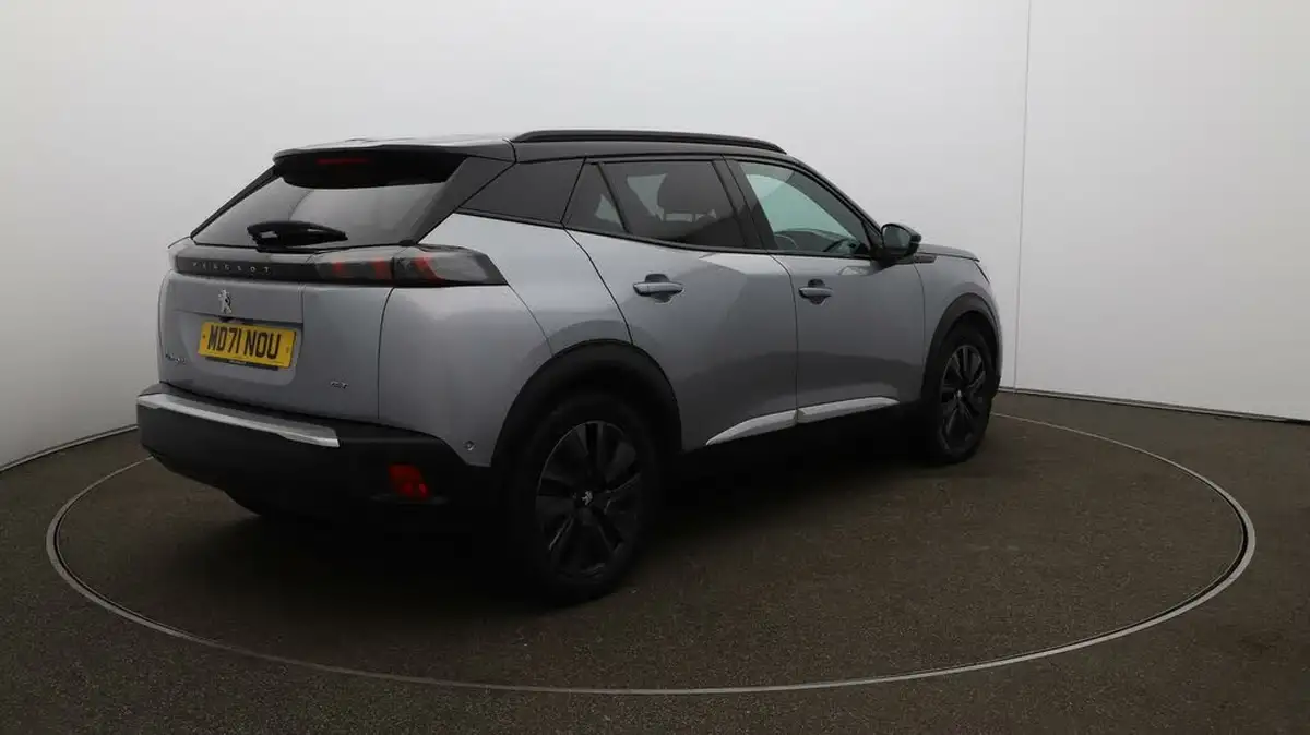 2022-peugeot-2008-suv-e-gt-premium-big-48