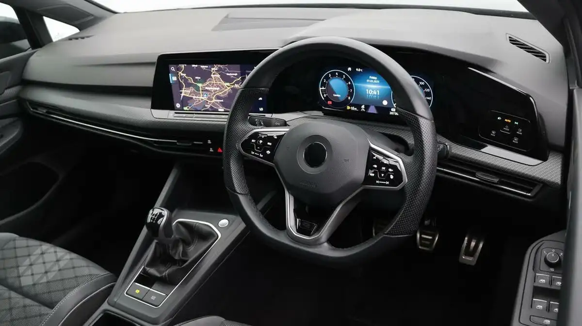 2022-volkswagen-golf-15-tsi-r-line-130ps-hatchback-big-9
