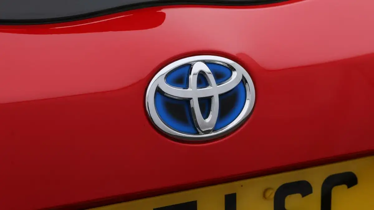 2017-toyota-yaris-15-vvt-i-icon-98bhp-hybrid-e-cvt-big-21