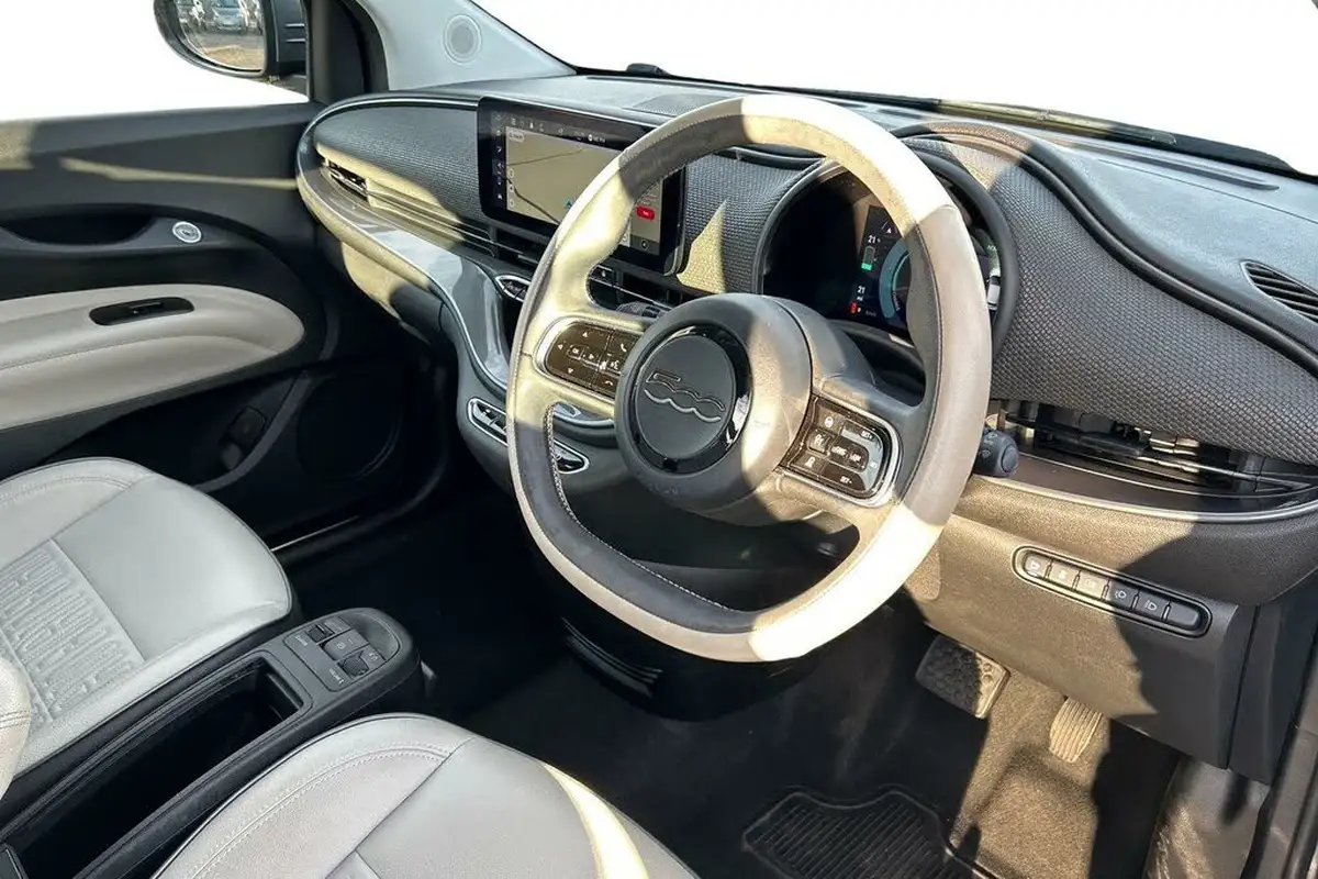 2021-fiat-500c-e-la-prima-big-5