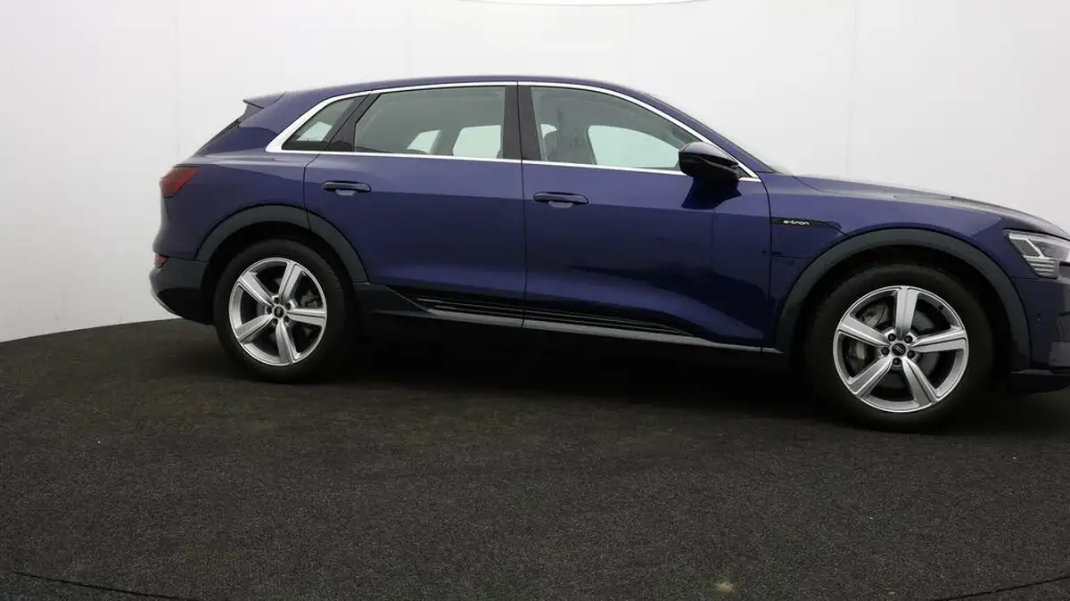 2022-audi-e-tron-50e-technik-station-wagon-big-34