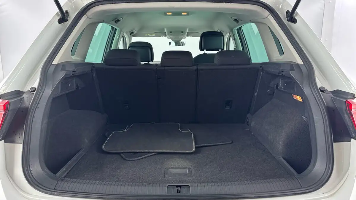 2018-volkswagen-tiguan-20tdi-se-navigation-150ps-ss-dsg-big-14