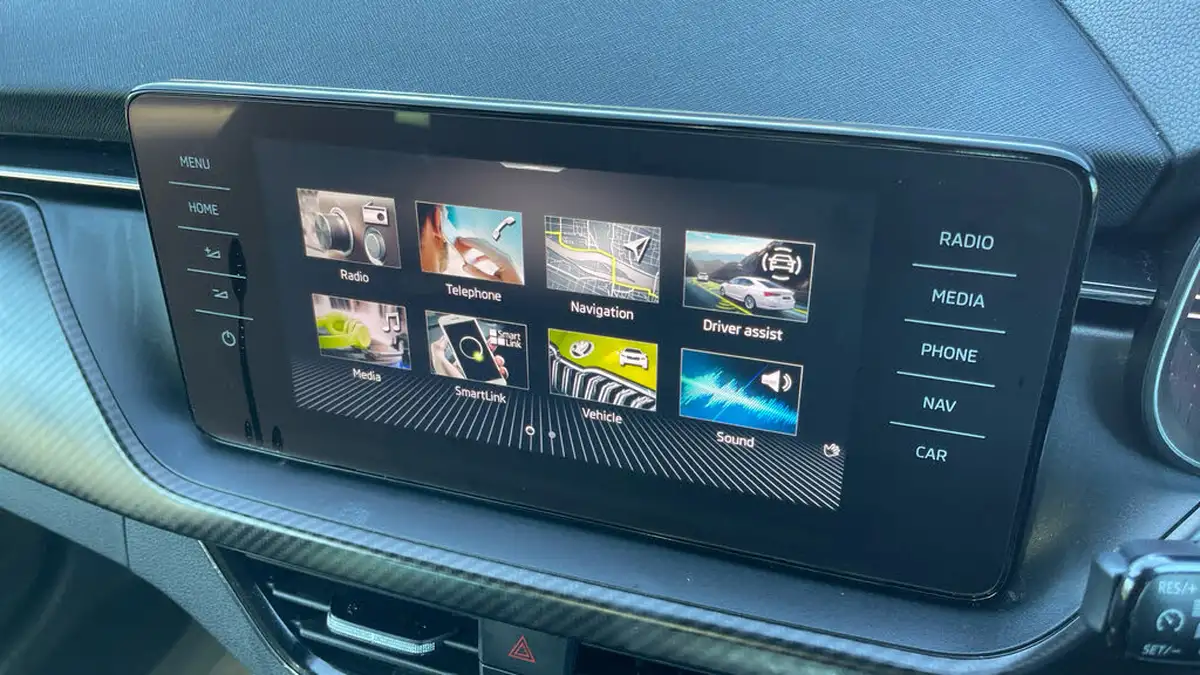 2022-skoda-kamiq-10-tsi-monte-carlo-109ps-big-25