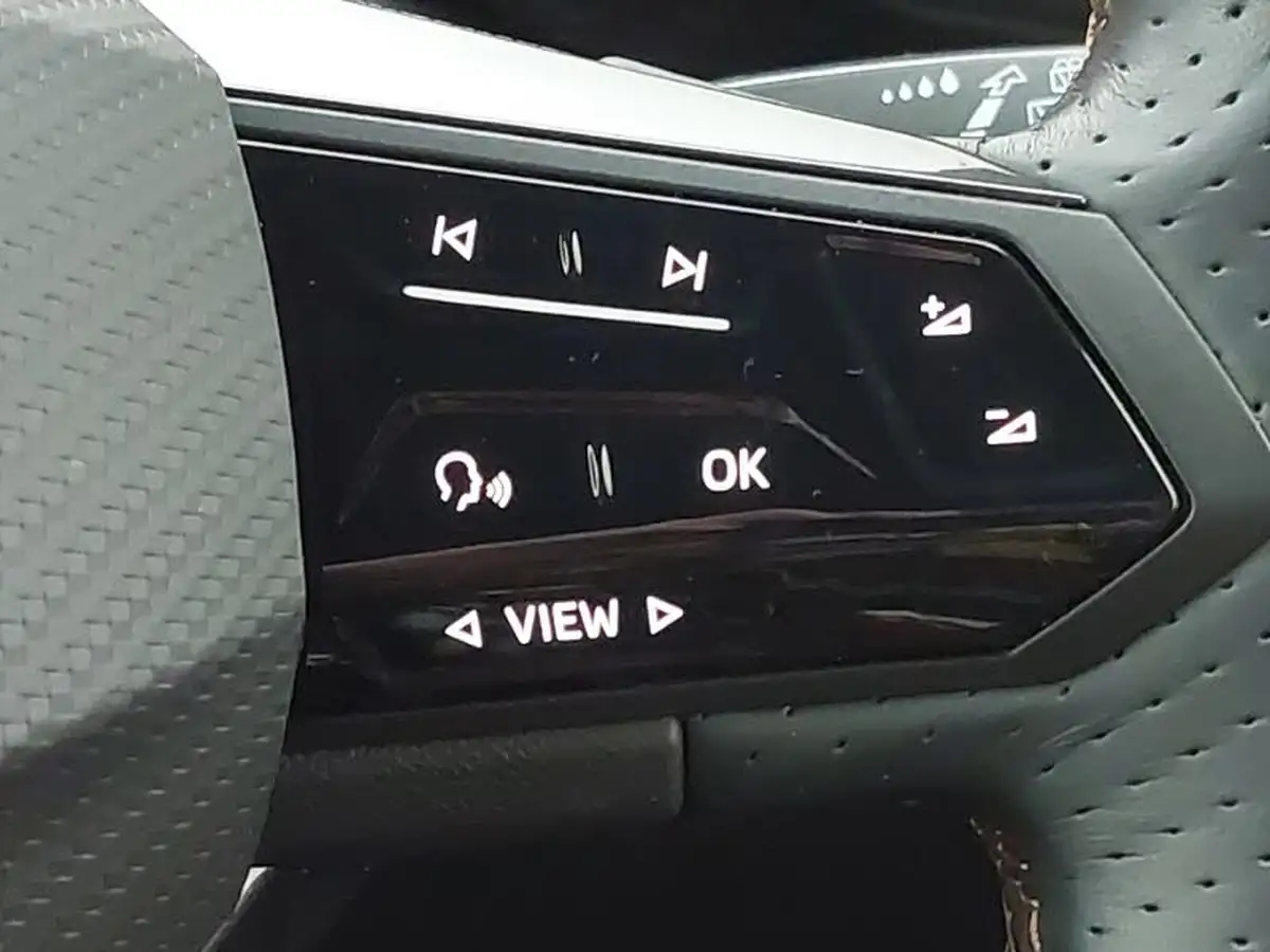 2022-cupra-born-e-v3-204ps-58kwh-big-13