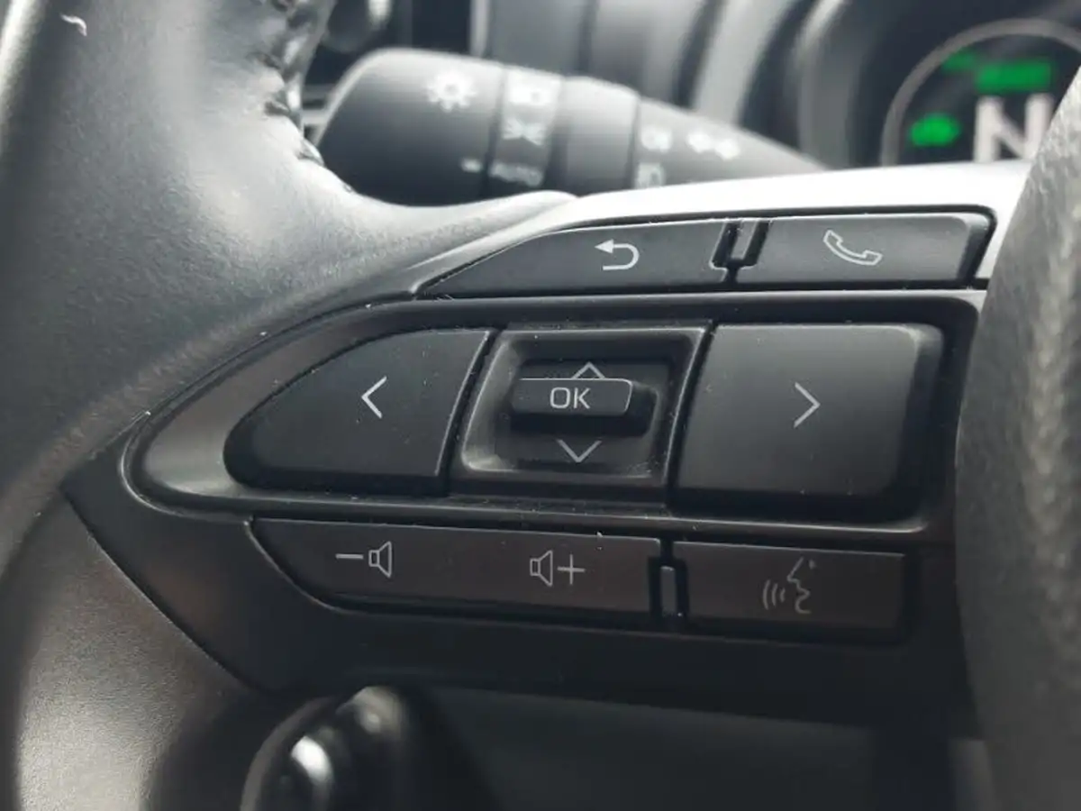 2022-toyota-yaris-15-vvt-i-design-big-14