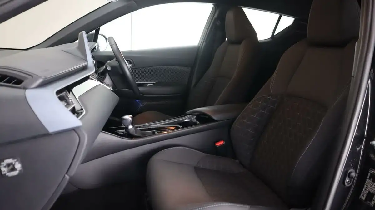 2021-toyota-c-hr-18-vvt-i-design-big-14