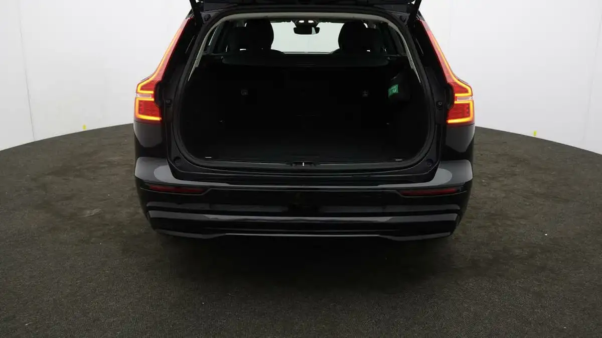 2023-volvo-v60-20-b3-plus-station-wagon-big-16