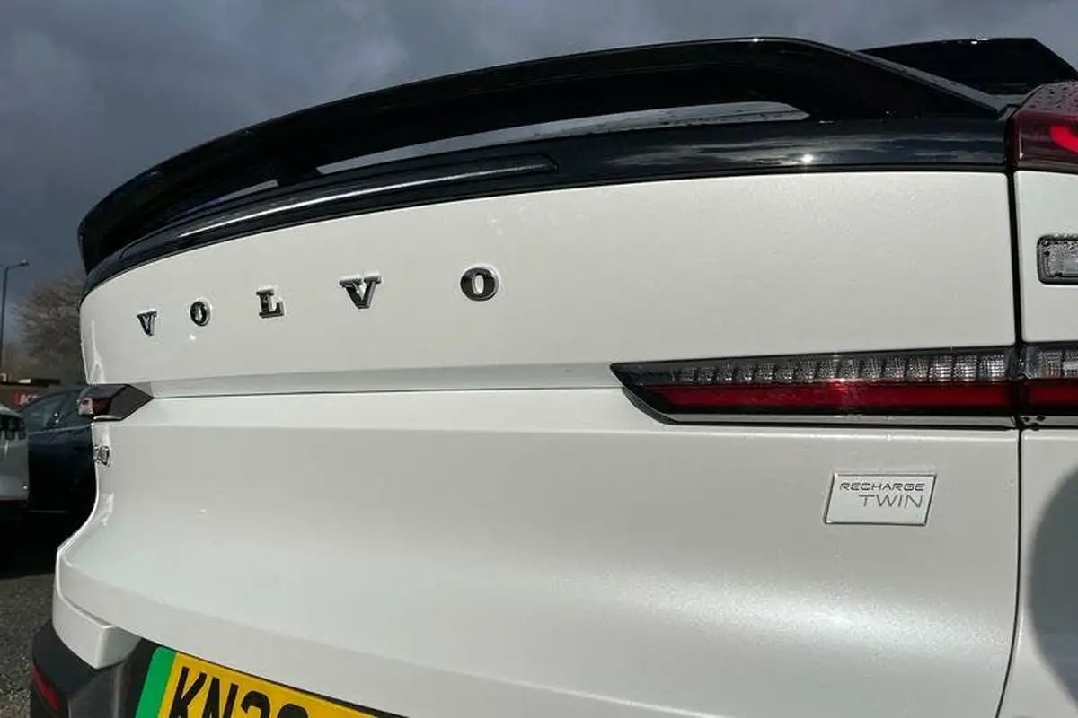 2022-volvo-c40-e-twin-recharge-pro-big-39