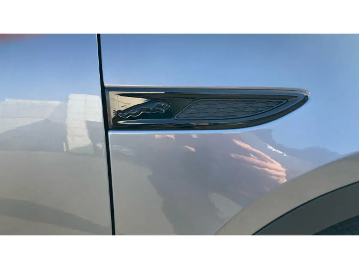 2021-jaguar-e-pace-20-p300-300-sport-big-21