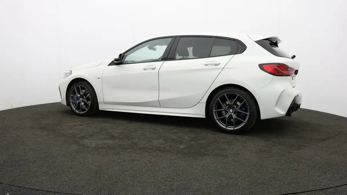 2021-bmw-1-series-20td-118d-m-sport-lcp-big-64