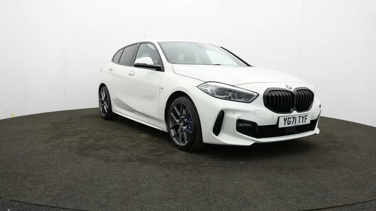 2021-bmw-1-series-20td-118d-m-sport-lcp-big-40