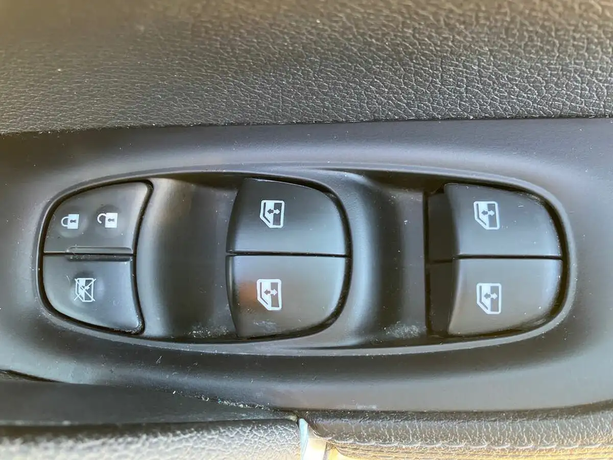 2018-nissan-qashqai-12-dig-t-tekna-big-17