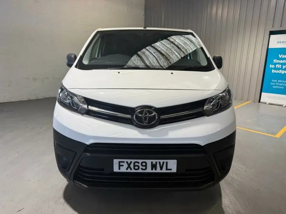 2019-toyota-proace-20d-active-medium-120hpeu6-panel-big-7