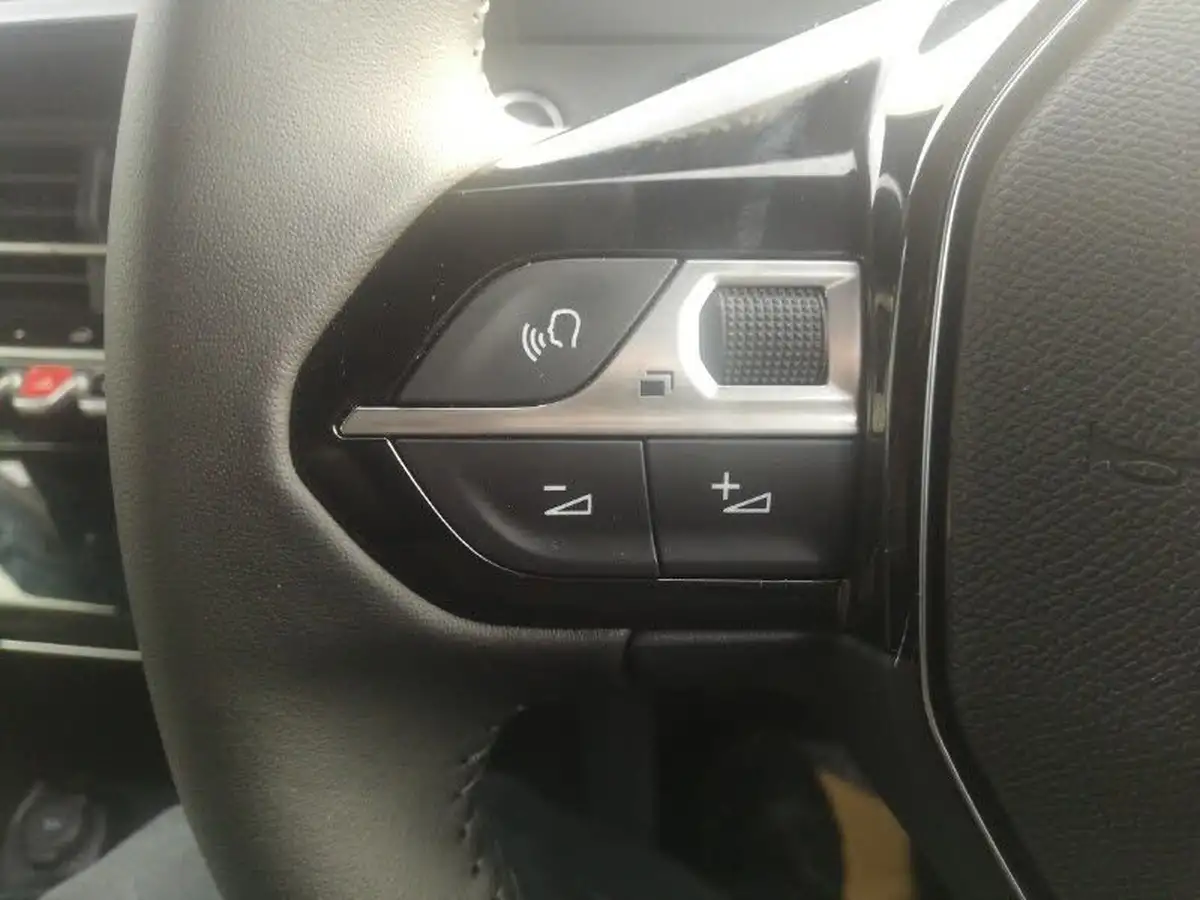 2024-peugeot-2008-suv-12-puretech-allure-130ps-big-15