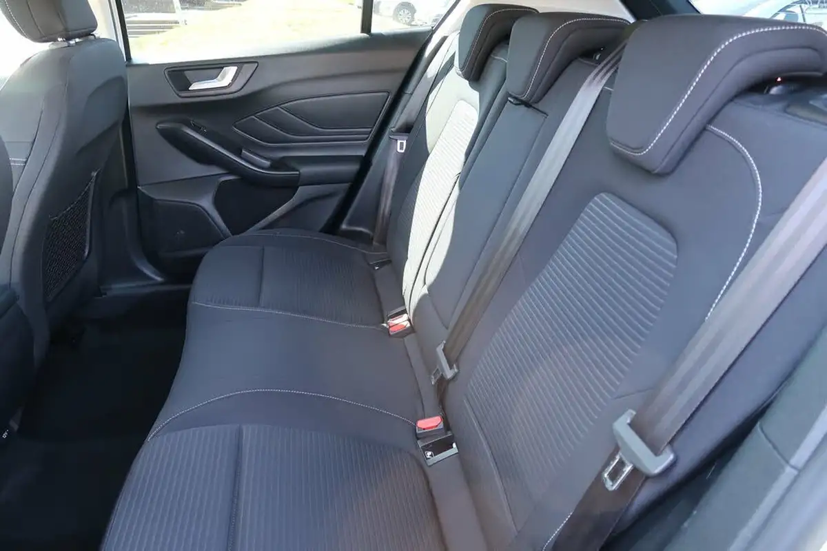 2019-ford-focus-10t-titanium-ss-hatchback-big-27