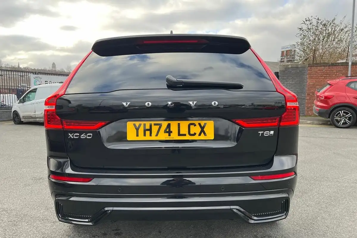 2024-volvo-xc60-20-t8-ultimate-dark-big-23