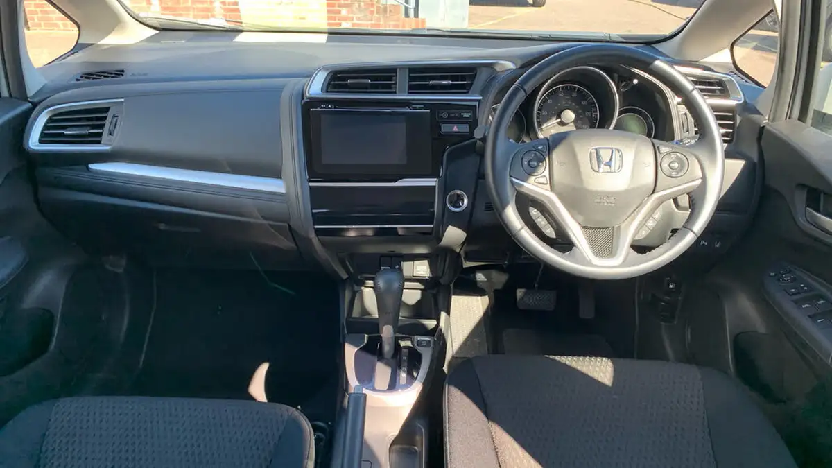 2019-honda-jazz-13-i-vtec-ex-navi-cvt-big-3