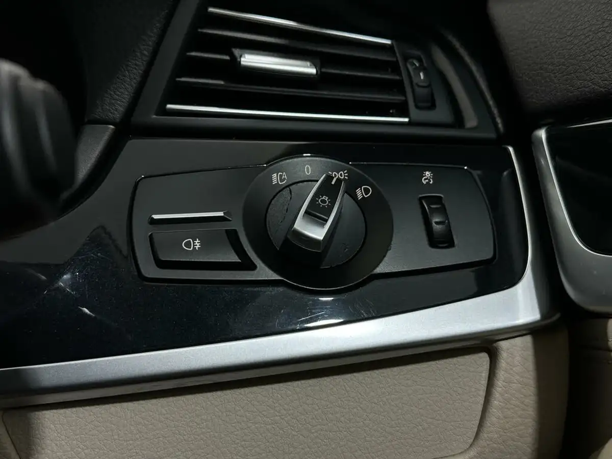 2016-bmw-5-series-20-520i-se-touring-5d-big-14