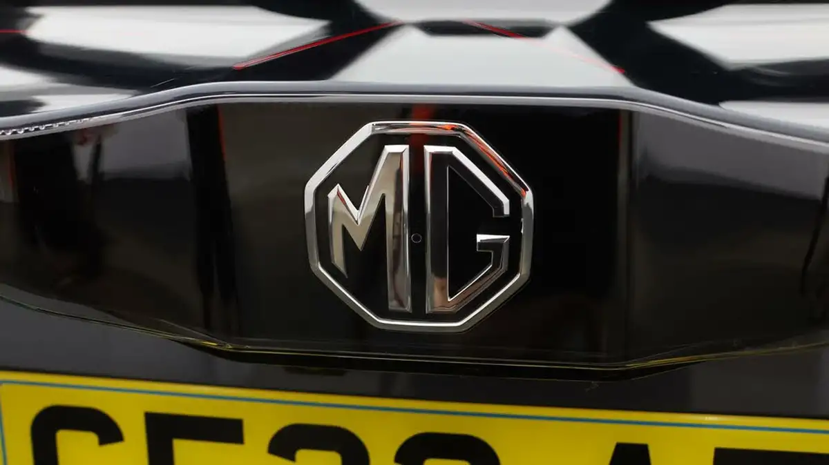 2023-mg-mg4-e-trophy-ev-203ps-long-big-19