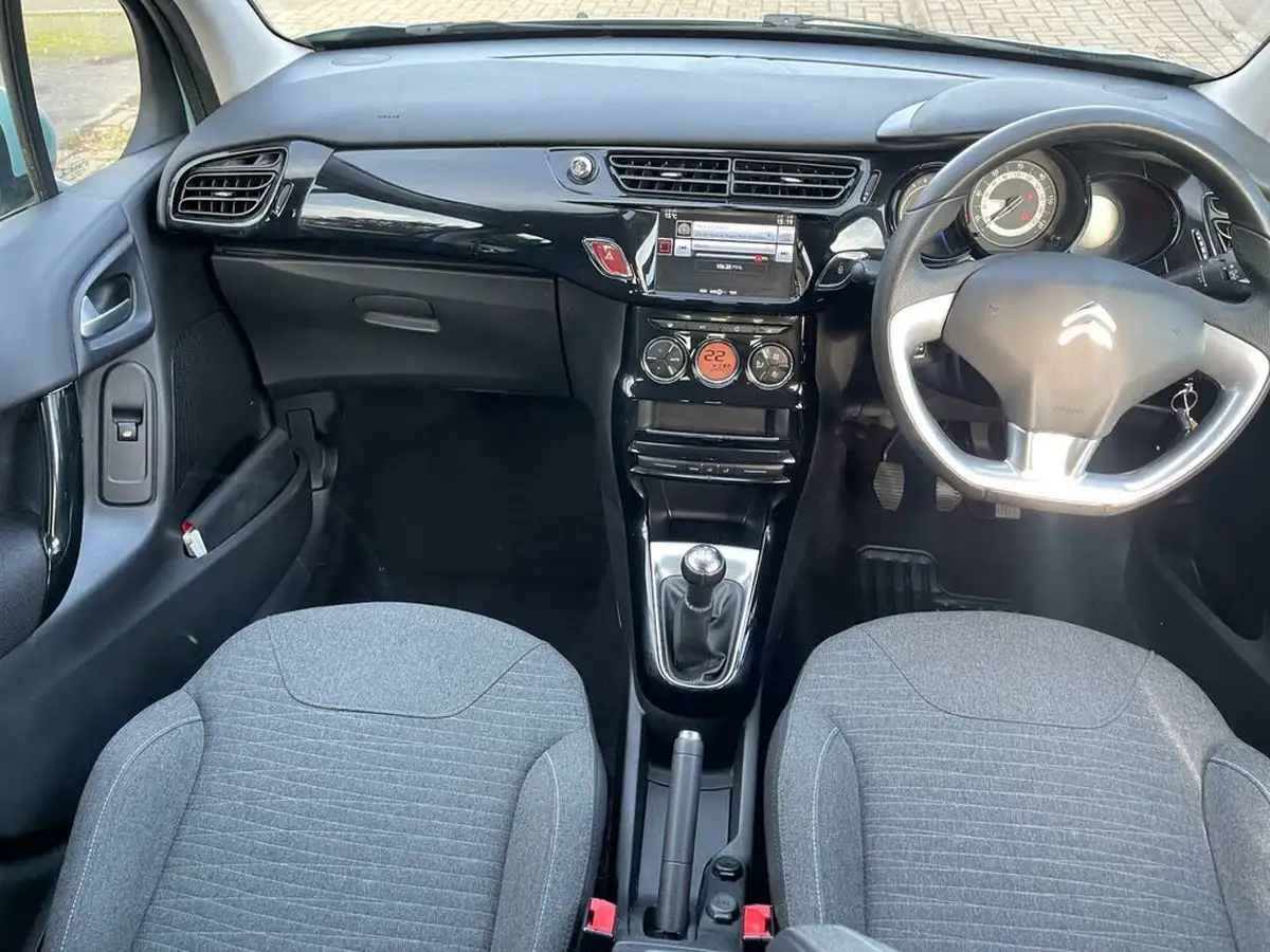 2017-citroen-c3-12-platinum-big-21