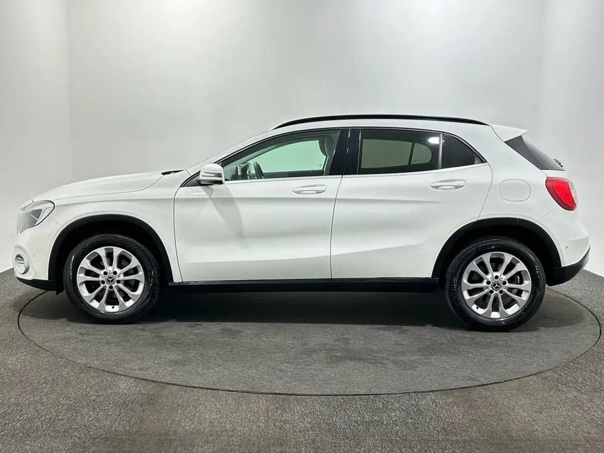 2018-mercedes-benz-gla-class-16-gla-200-se-154bhp-executive-big-3