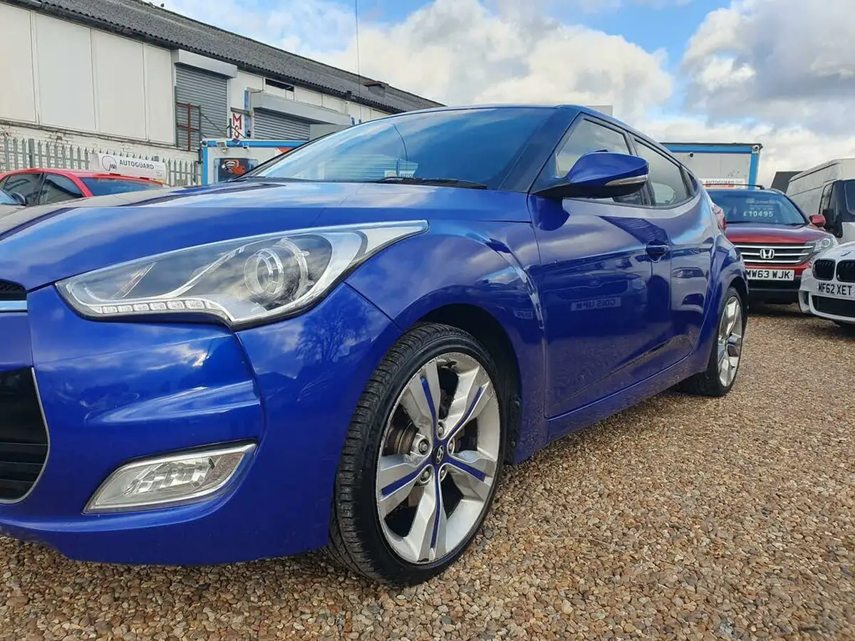 2012-hyundai-veloster-16-sport-media-pk-big-5