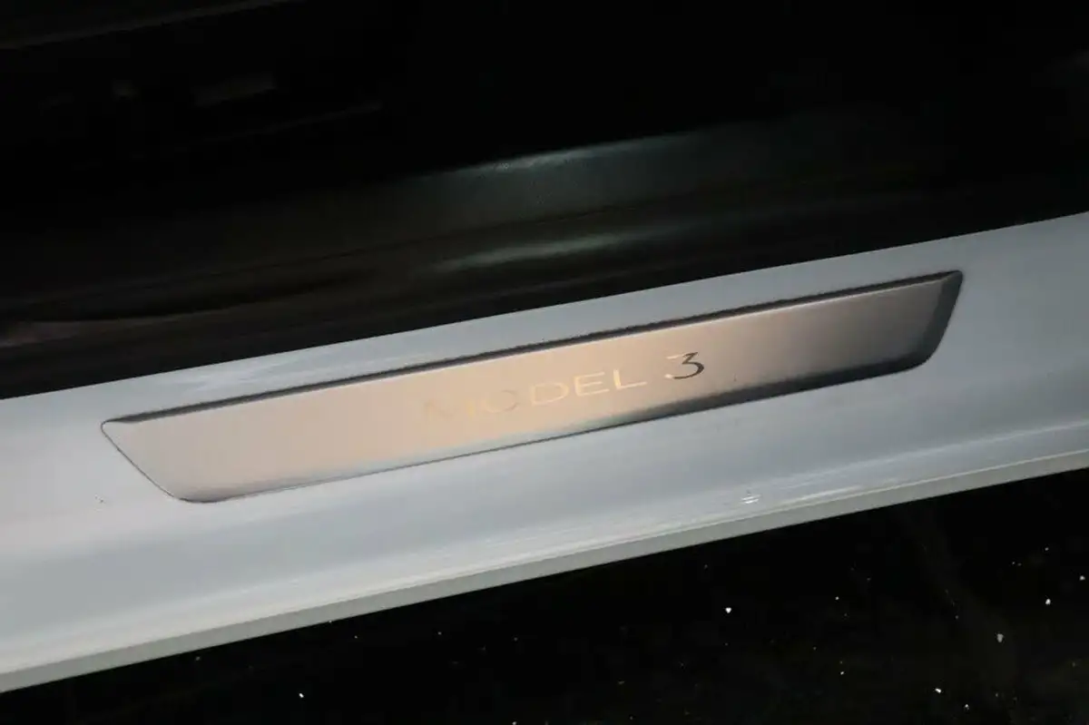 2019-tesla-model-3-e-standard-plus-big-16