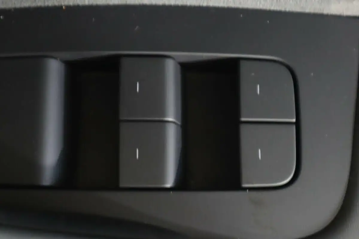 2021-tesla-model-3-e-standard-plus-big-15