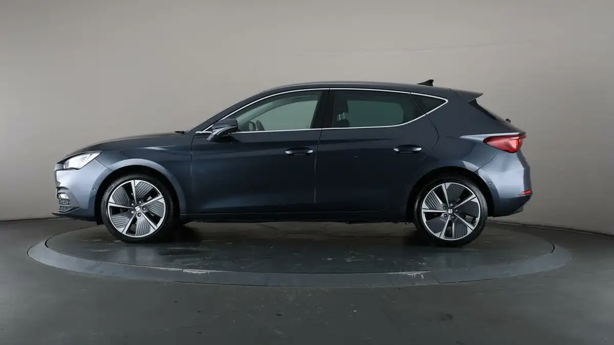 2021-seat-leon-10-etsi-evo-xcellence-lux-hatchback-big-4