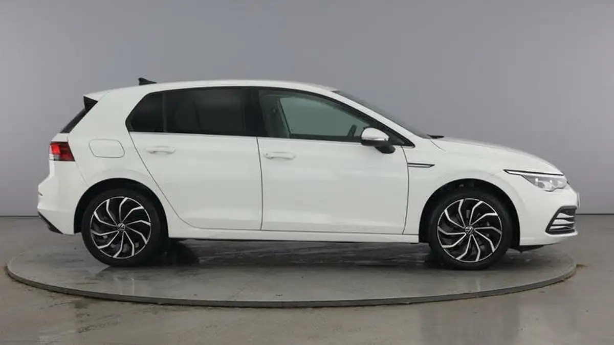 2023-volkswagen-golf-15-tsi-style-edition-150ps-big-3