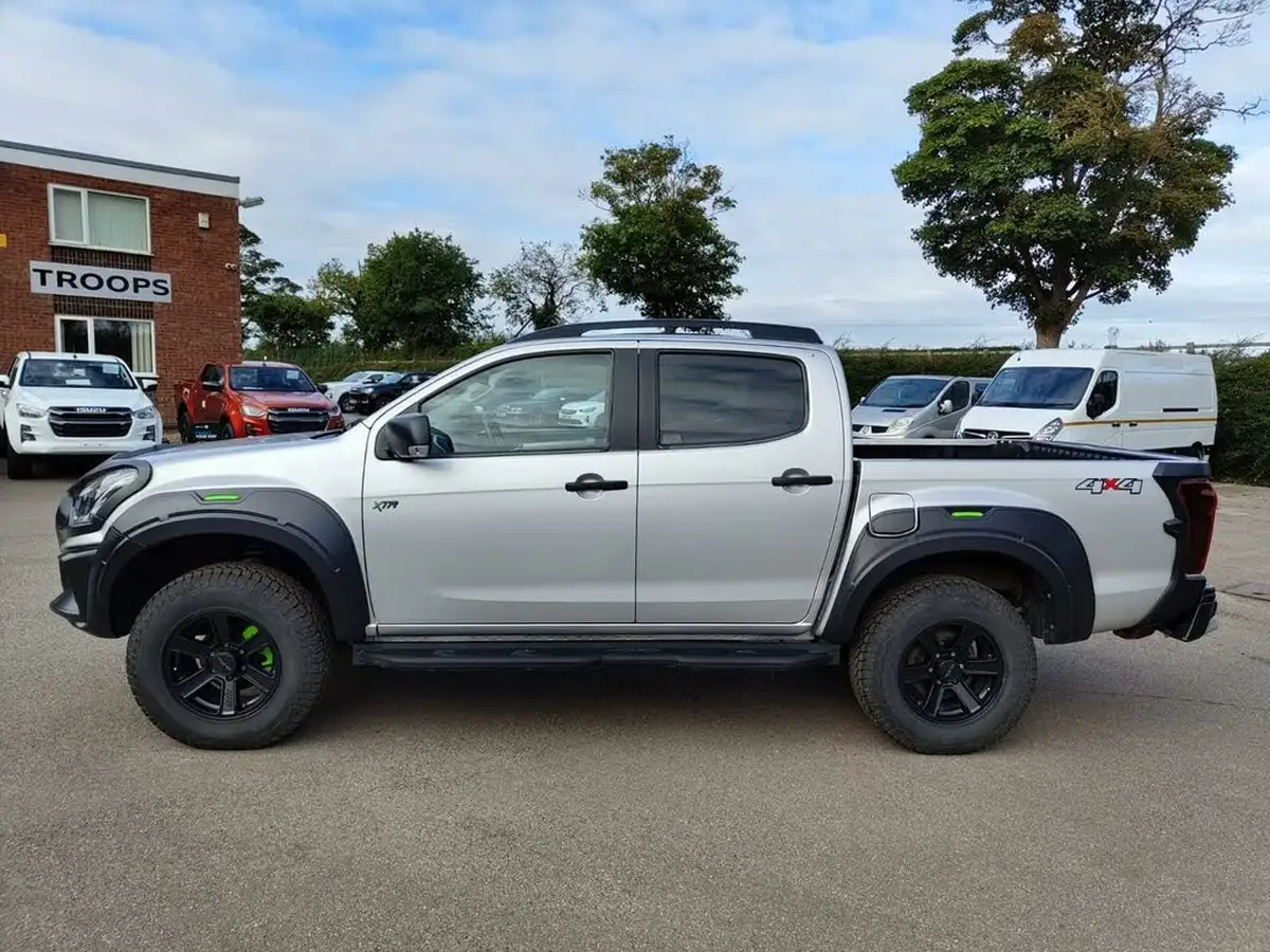 2019-isuzu-d-max-19td-xtr-nav-auto-big-6