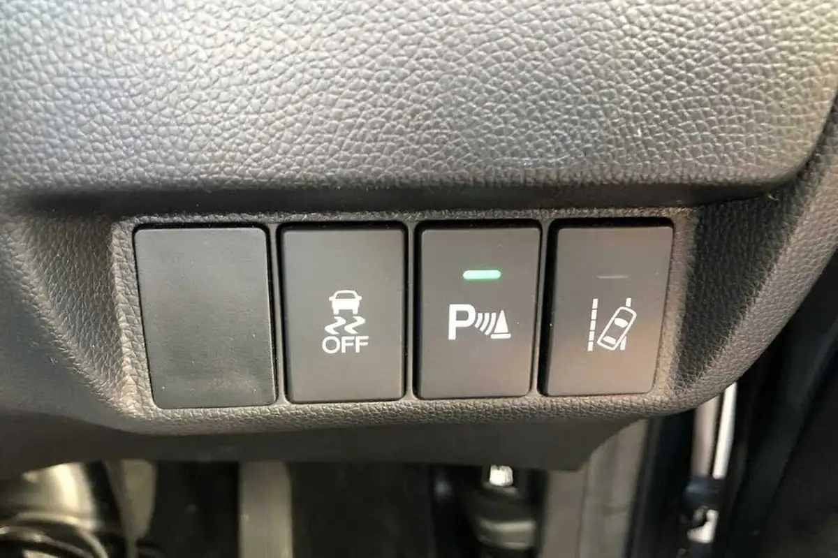 2018-honda-jazz-15-i-vtec-sport-navi-big-25