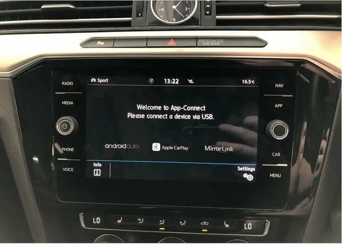 2018-volkswagen-passat-14-tsi-gte-estate-5d-big-29