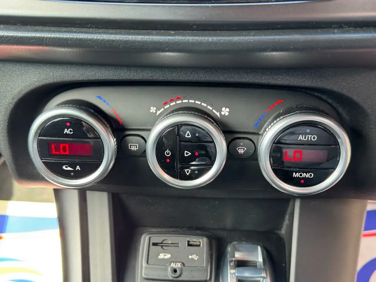 2014-alfa-romeo-giulietta-20td-sportiva-nav-big-21