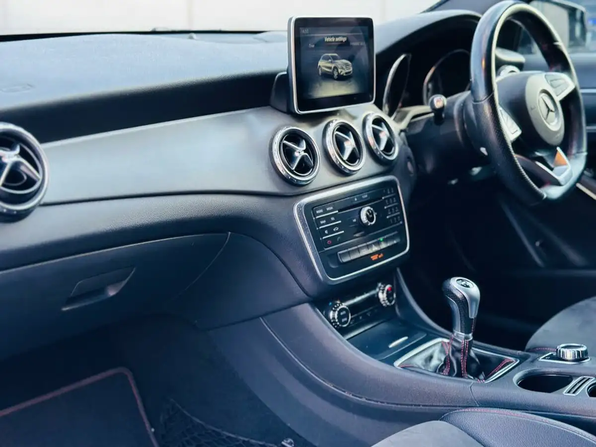 2015-mercedes-benz-gla-class-21d-gla-200d-amg-line-ss-big-37