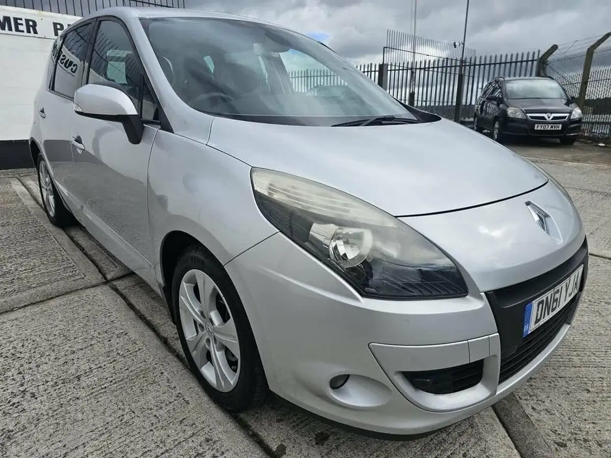 2011-renault-scenic-16-dynamique-tom-tom-big-8