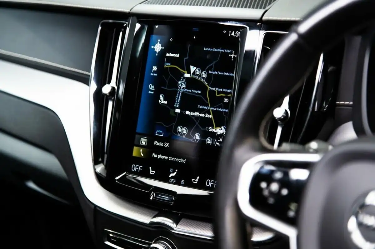 2021-volvo-xc60-20-t8-polestar-engineered-405bhp-twin-engine-big-14