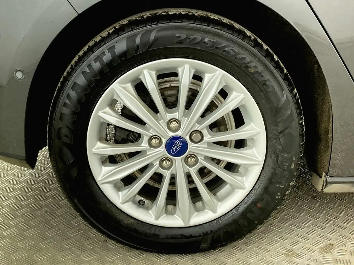 2019-ford-focus-10t-titanium-ss-hatchback-big-9