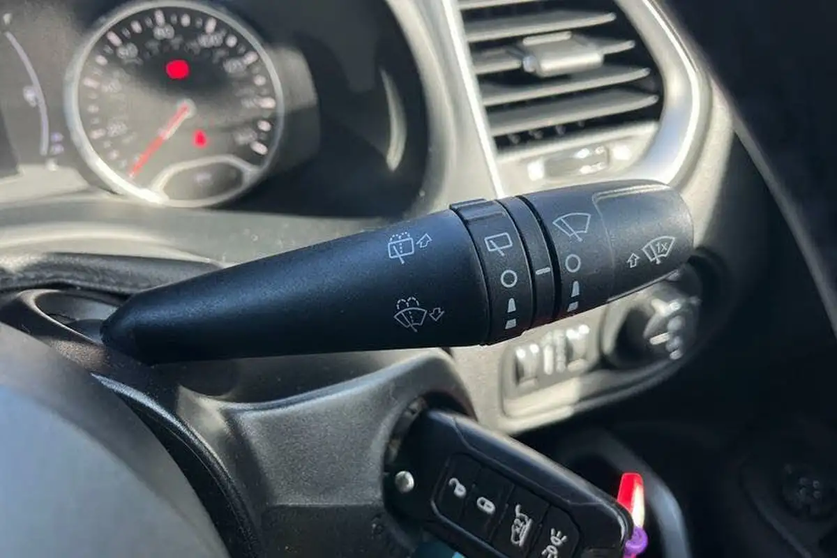 2019-jeep-renegade-10-gse-longitude-big-14