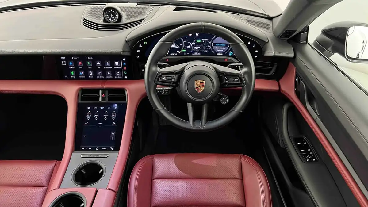 2022-porsche-taycan-e-4s-cross-turismo-big-9