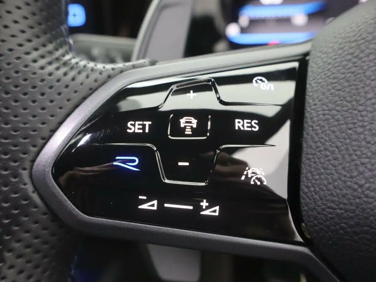 2021-volkswagen-golf-20-tsi-r-hatchback-big-22
