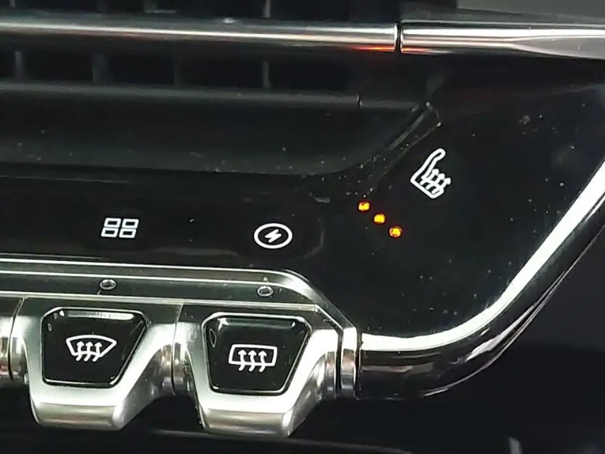 2020-peugeot-2008-suv-e-gt-big-17