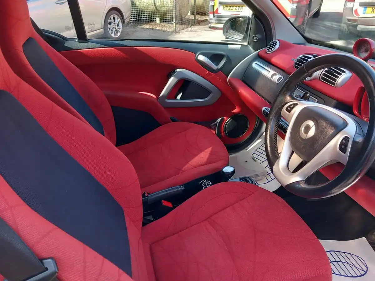 2011-smart-fortwo-10-passion-71bhp-coupe-softouch-big-8