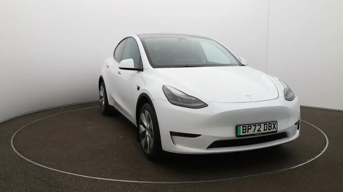2023-tesla-model-y-e-long-range-big-33