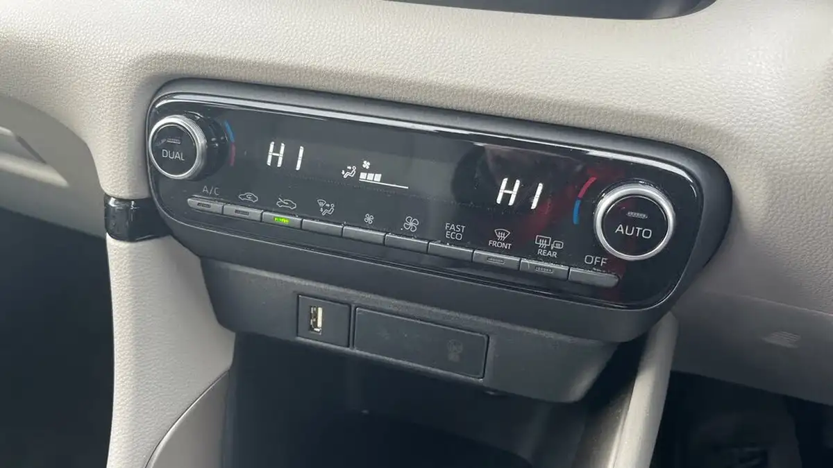 2022-toyota-yaris-15-vvt-i-excel-big-40