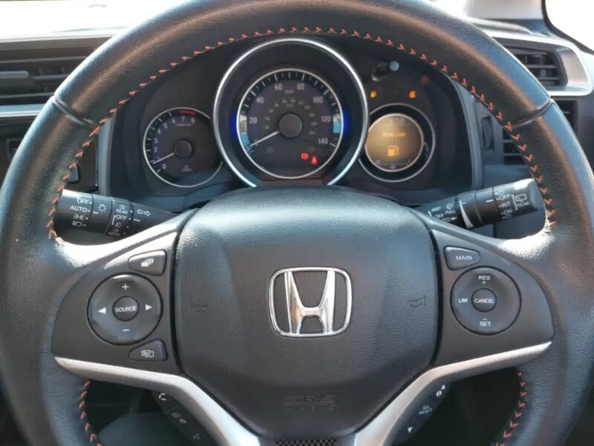 2019-honda-jazz-15-i-vtec-sport-big-14