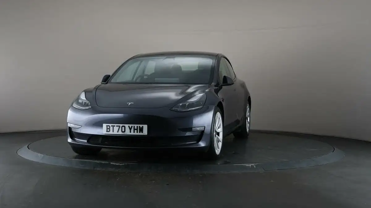 2020-tesla-model-3-e-long-range-big-40