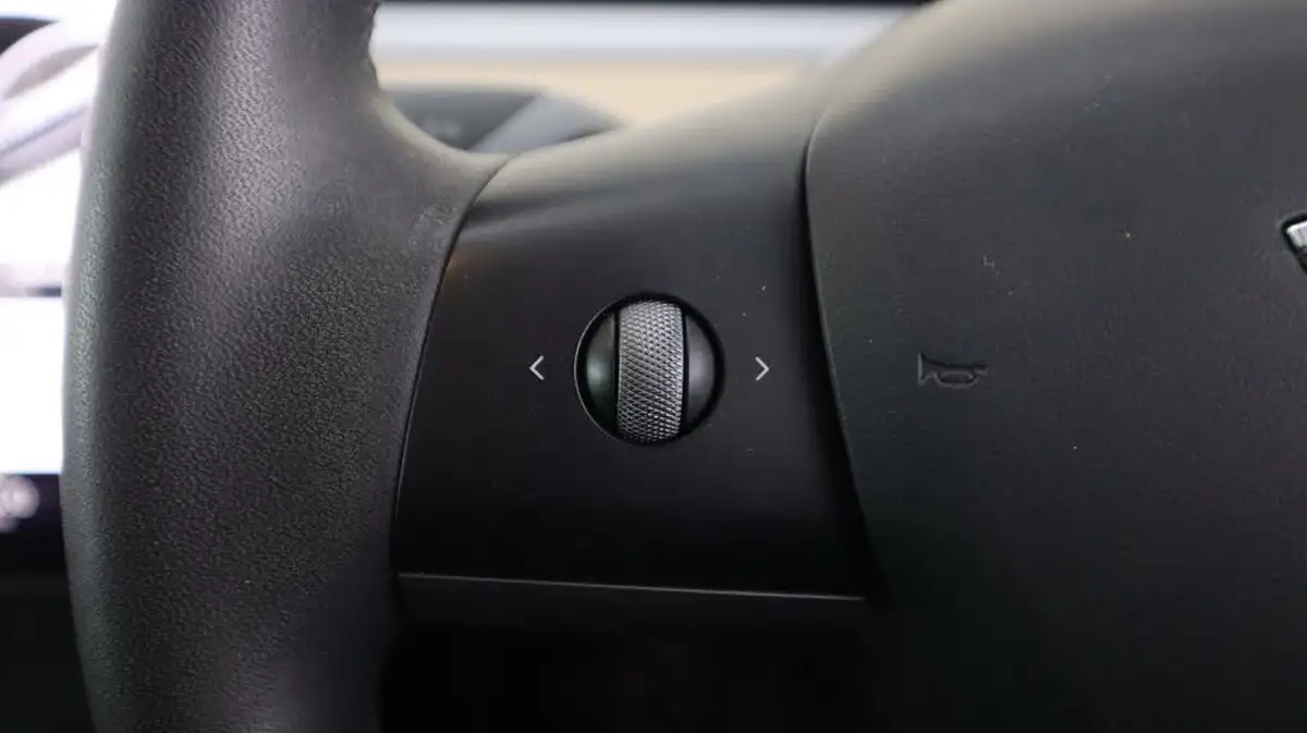 2020-tesla-model-3-e-long-range-big-22
