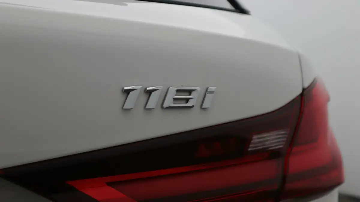 2022-bmw-1-series-15-118i-sport-dct-big-21