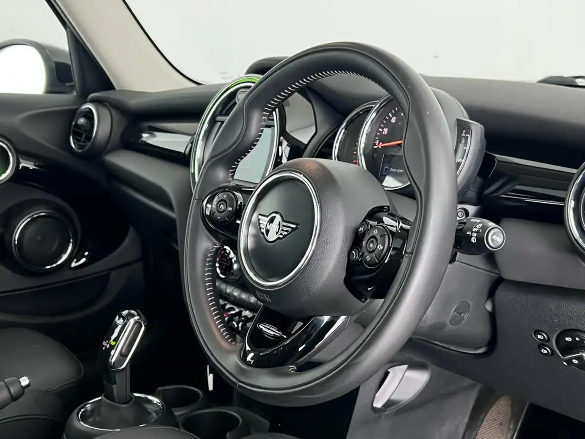 2020-mini-cooper-15-cooper-exclusive-hatchback-5d-auto-big-10